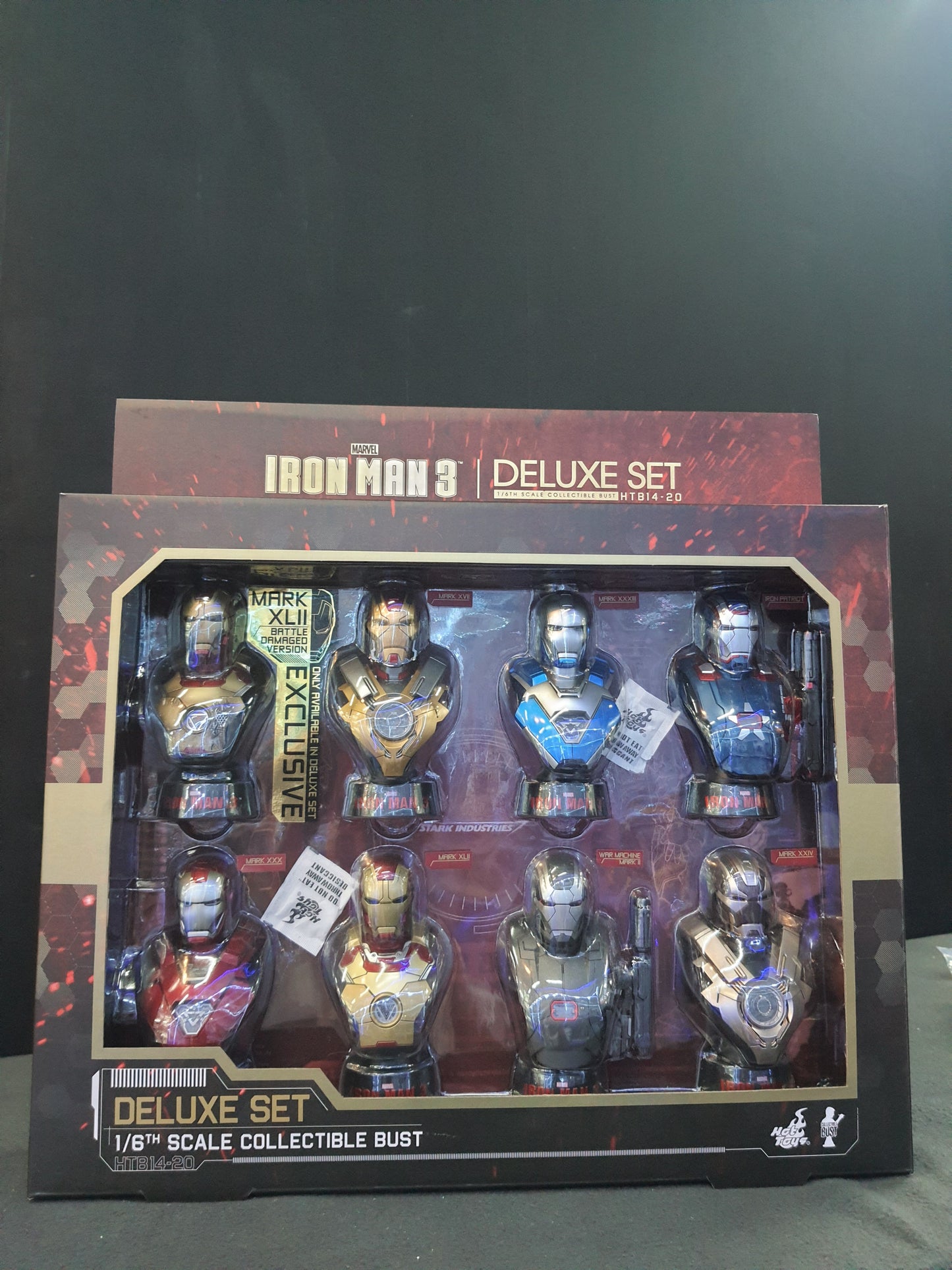 HOT TOYS IRON MAN 3 1/6 SCALE BUST DELUXE SET (AV) B4