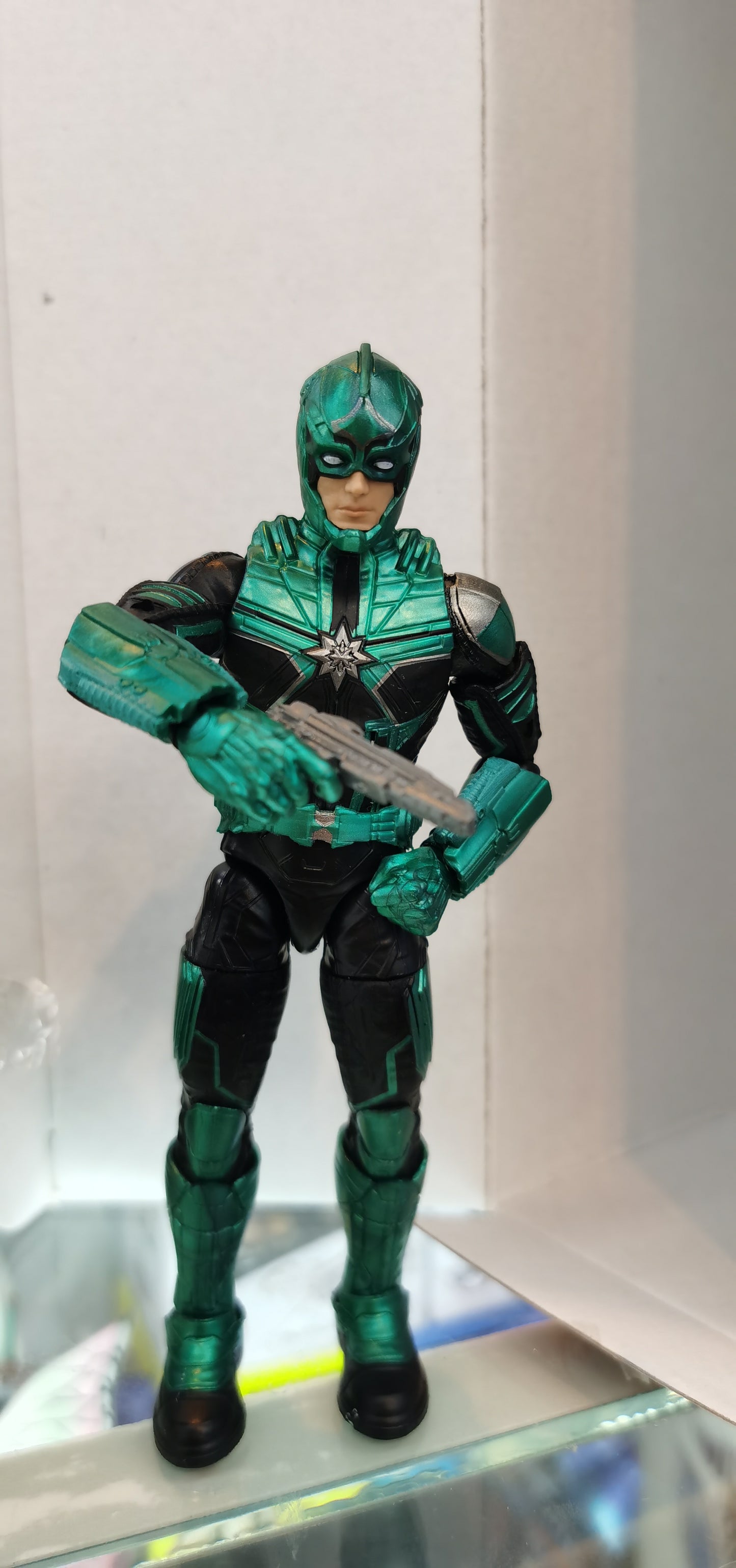 Marvel Legends Series Captain Marvel Yon-Rogg Kree Figure