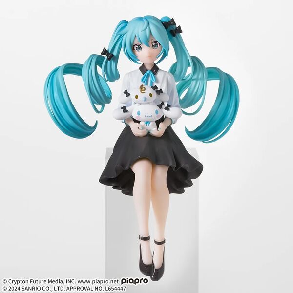 Sega Premium Chokonose Hatsune Miku X Cinnamoroll Milk Ver.
